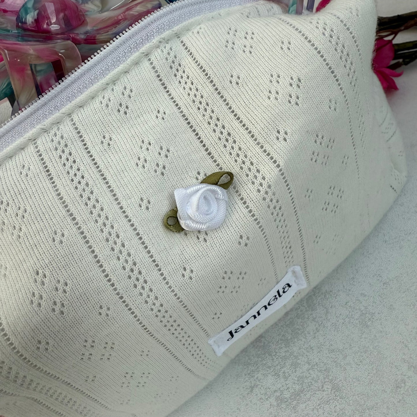 Kosmetiktasche / White Flower M