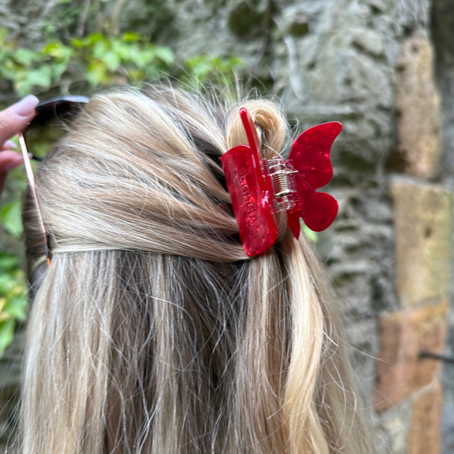 Butterfly Clip / Cherry
