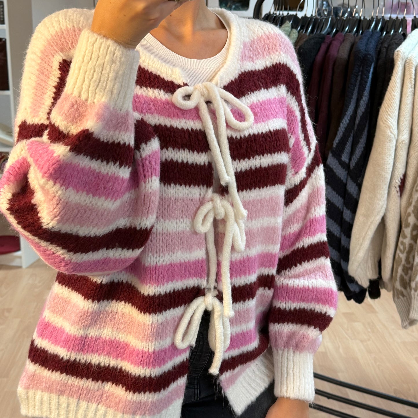 Strickjacke Schleifen / WeißRosaRot