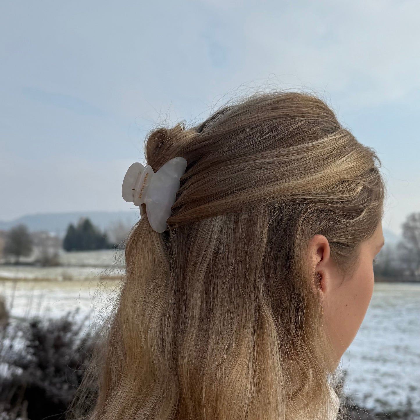 Round Clip / WhiteGalaxy M