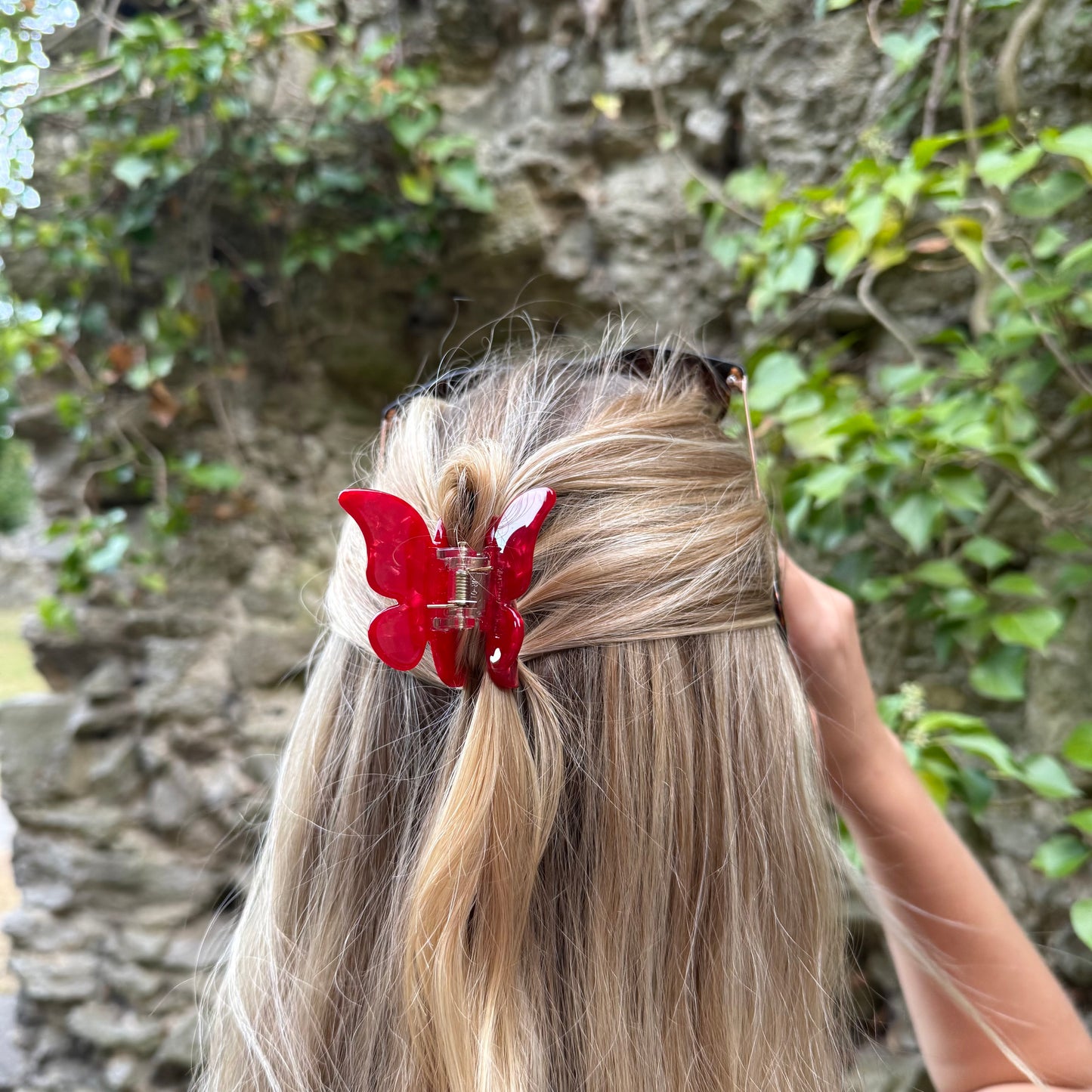 Butterfly Clip / Cherry