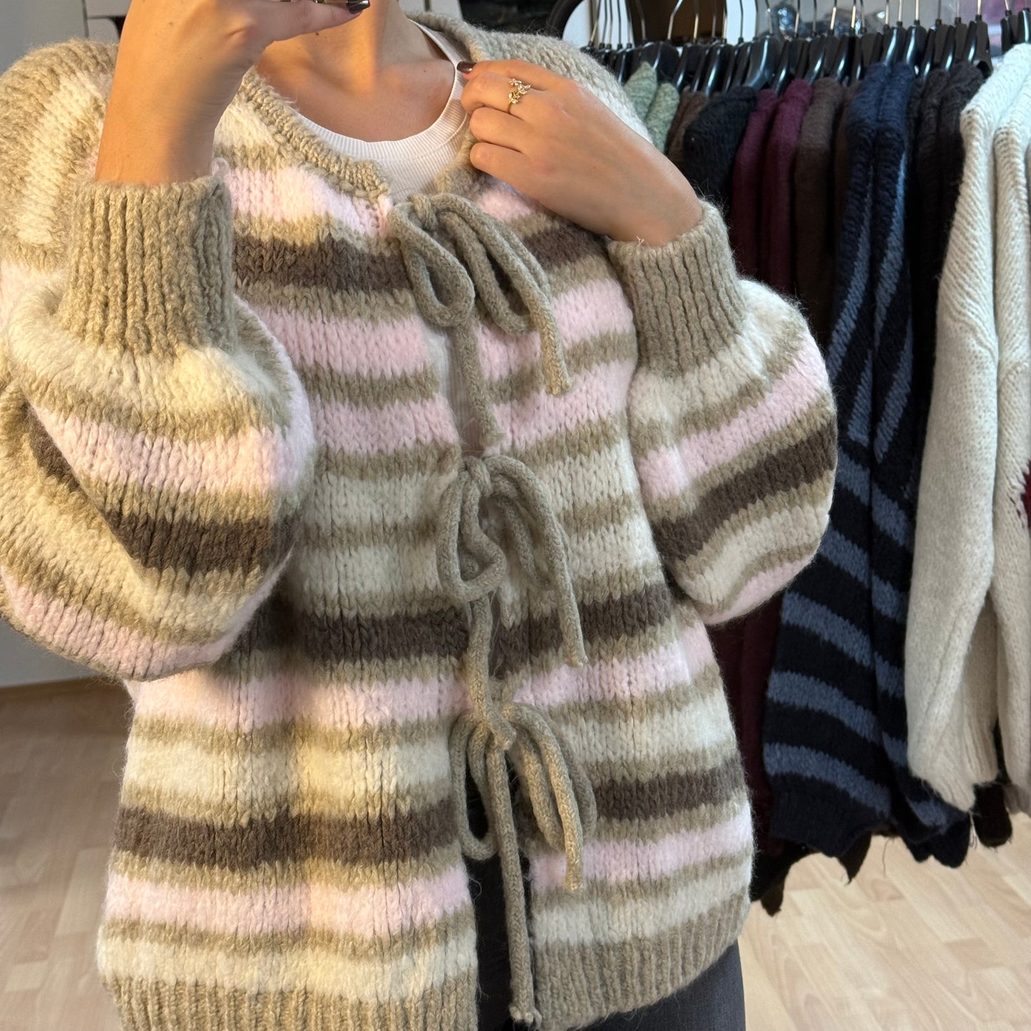 Strickjacke Schleifen / BeigeRosaBraun