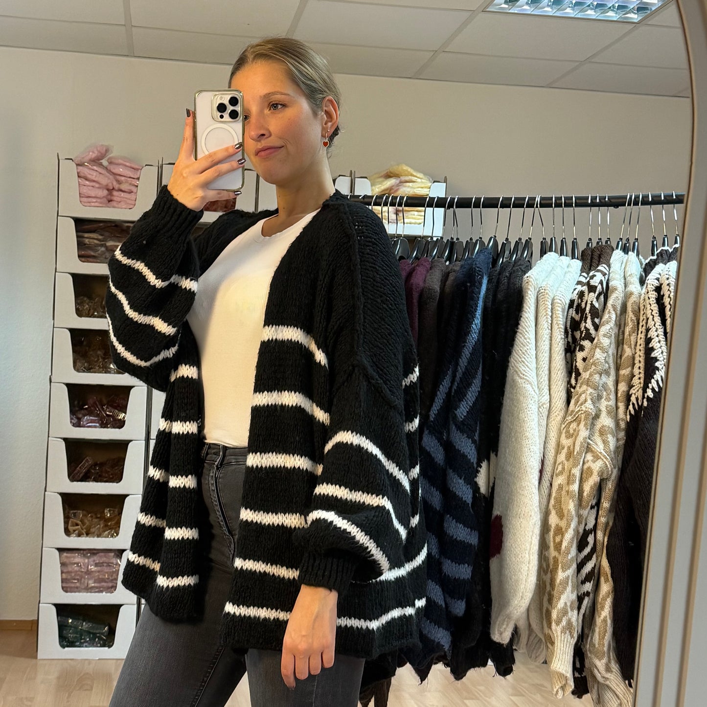 Strickjacke / SchwarzWeiß gestreift