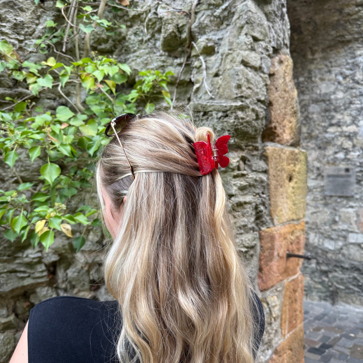 Butterfly Clip / Cherry