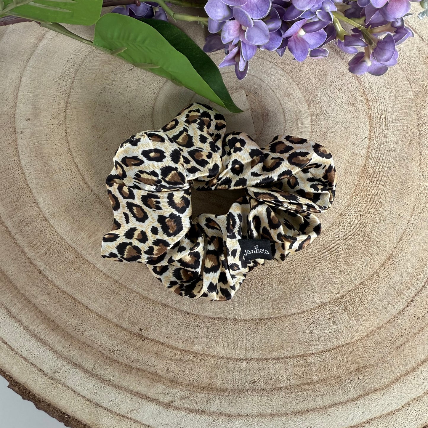 Silk Scrunchie / Leo