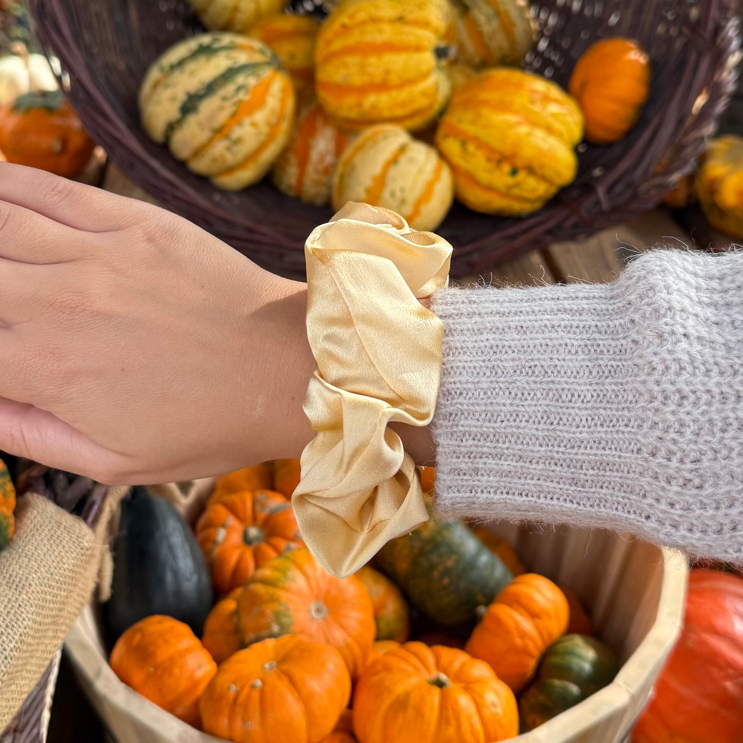 Silk Scrunchie / Golden