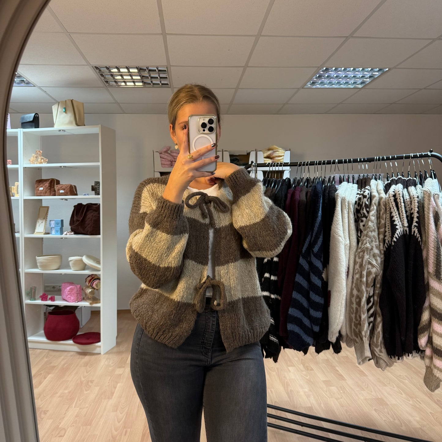 Strickjacke Schleifen / BraunBeige gestreift