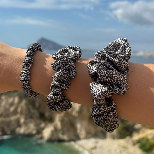 Silk Scrunchie / LeoBlacknWhite
