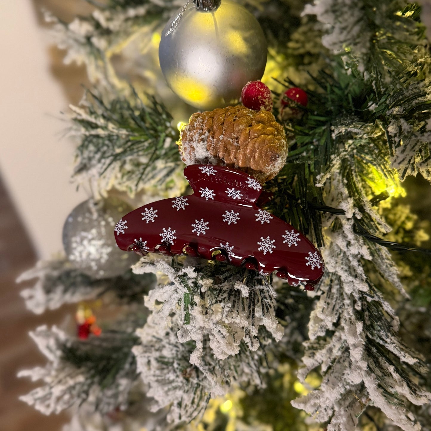 Round Clip /  SnowRedDiamond L