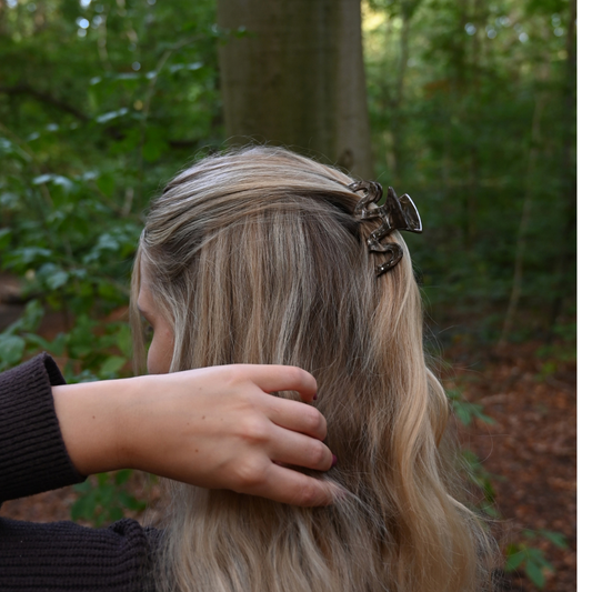 Wave Clip / Hazel M