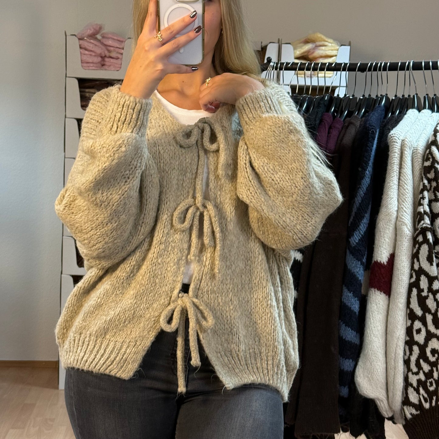 Strickjacke Schleifen / Beige