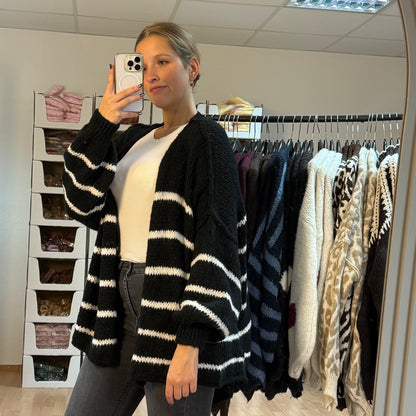 Strickjacke / SchwarzWeiß gestreift