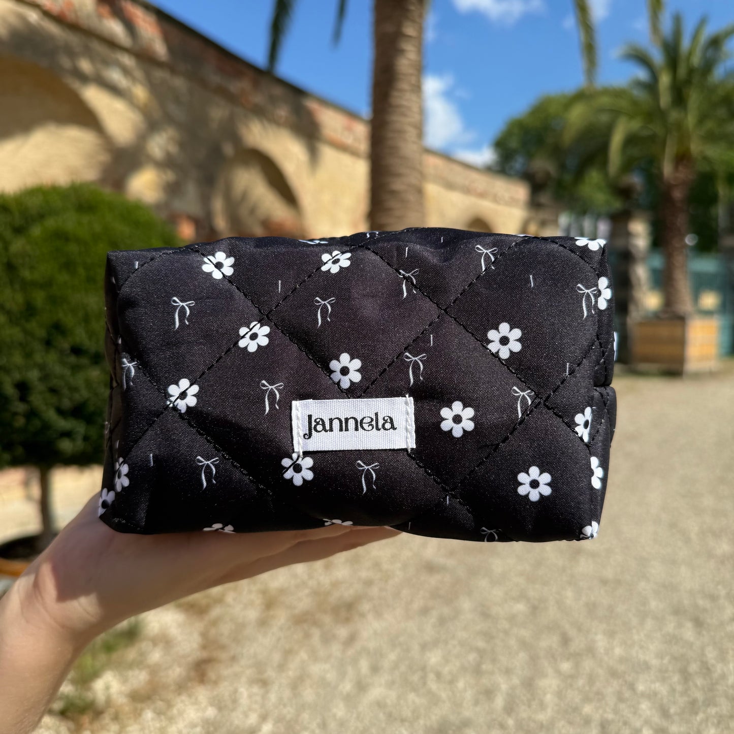 Kosmetiktasche / Dark Flower M
